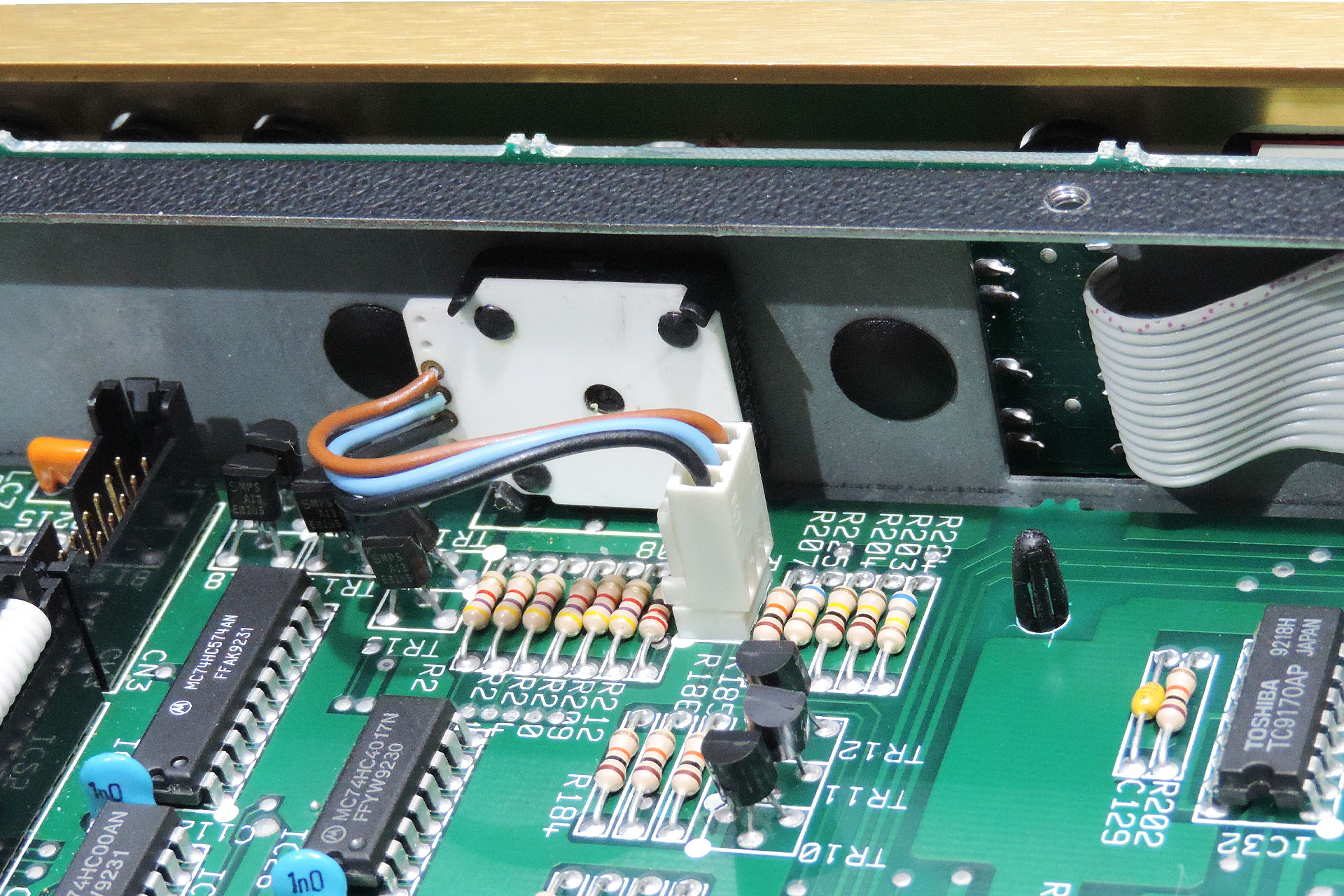 Eclipse bounce eliminator fits between the data encoder and the PCB connection in Marshall JMP-1