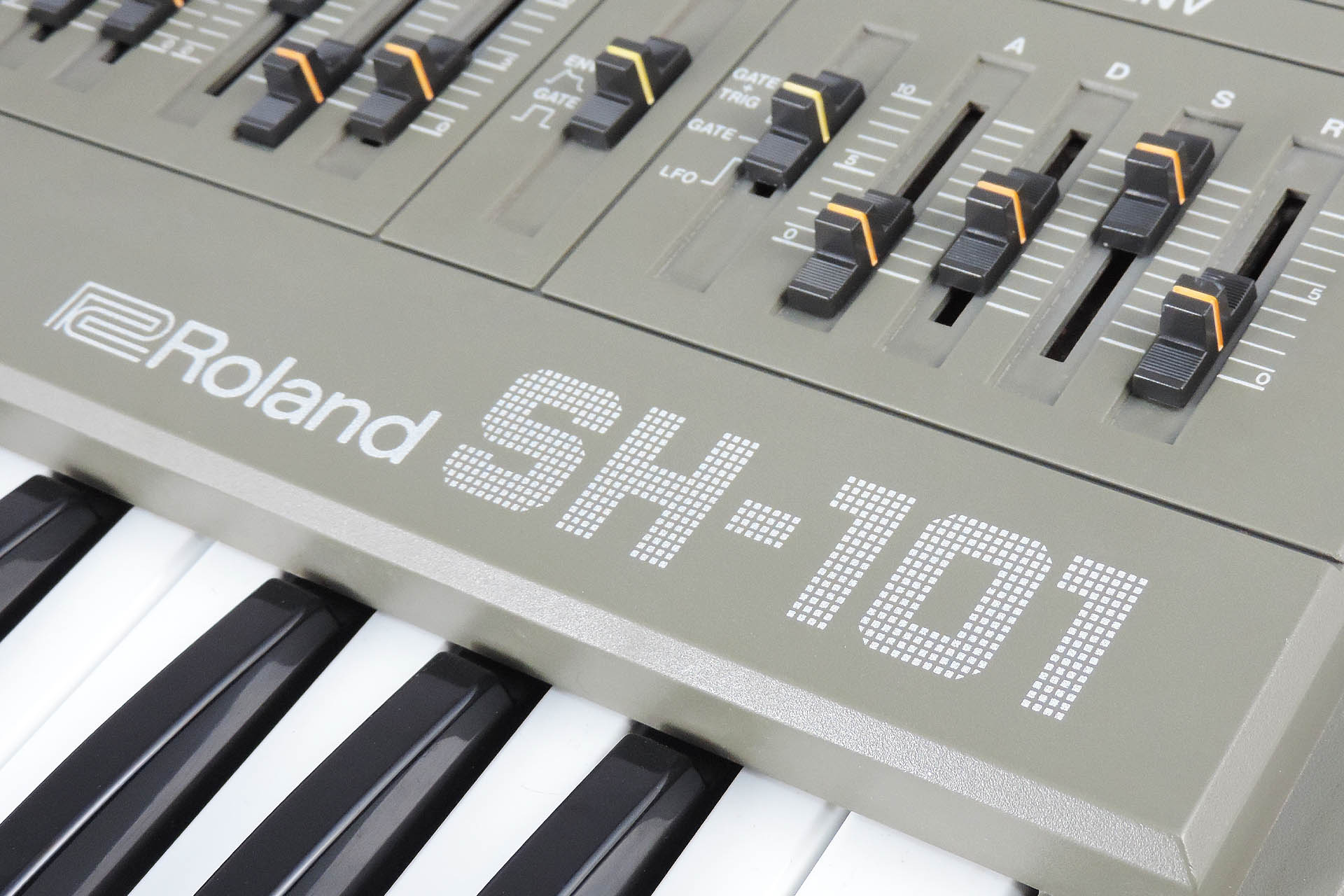 Roland SH-101 serviced at Plasma Music