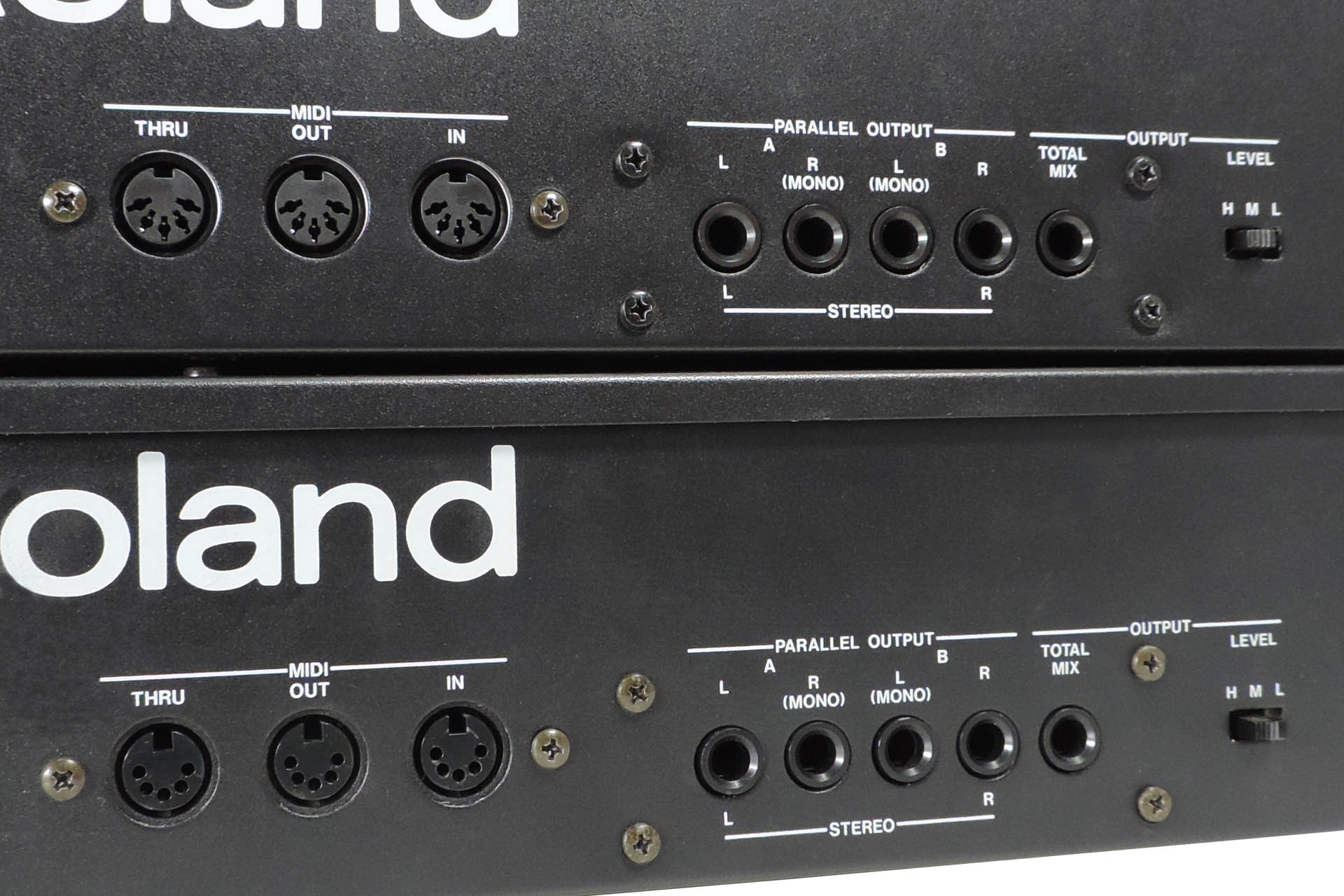 Nebula balanced outputs jack board for the Roland MKS-70 is very discrete